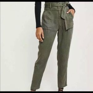 Abercrombie & Fitch women’s belted taper pants